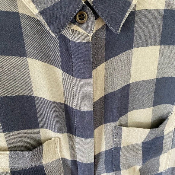 Button down top - Picture 7 of 9